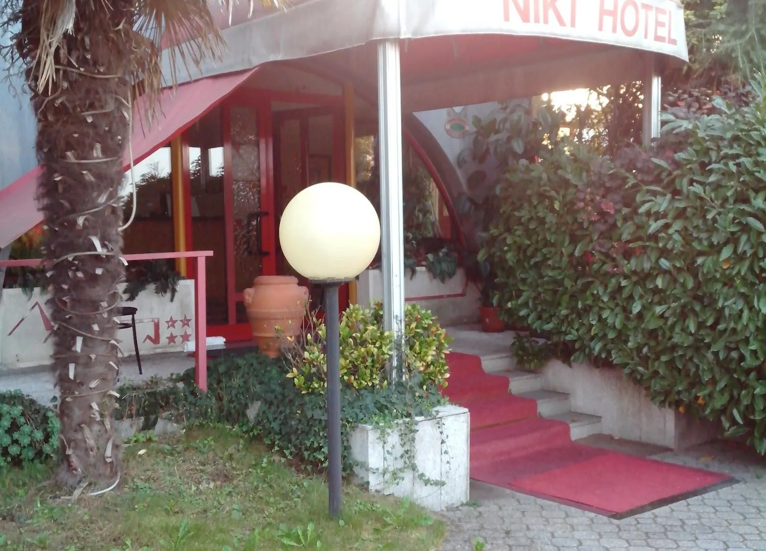 Hotel Niki Tribiano