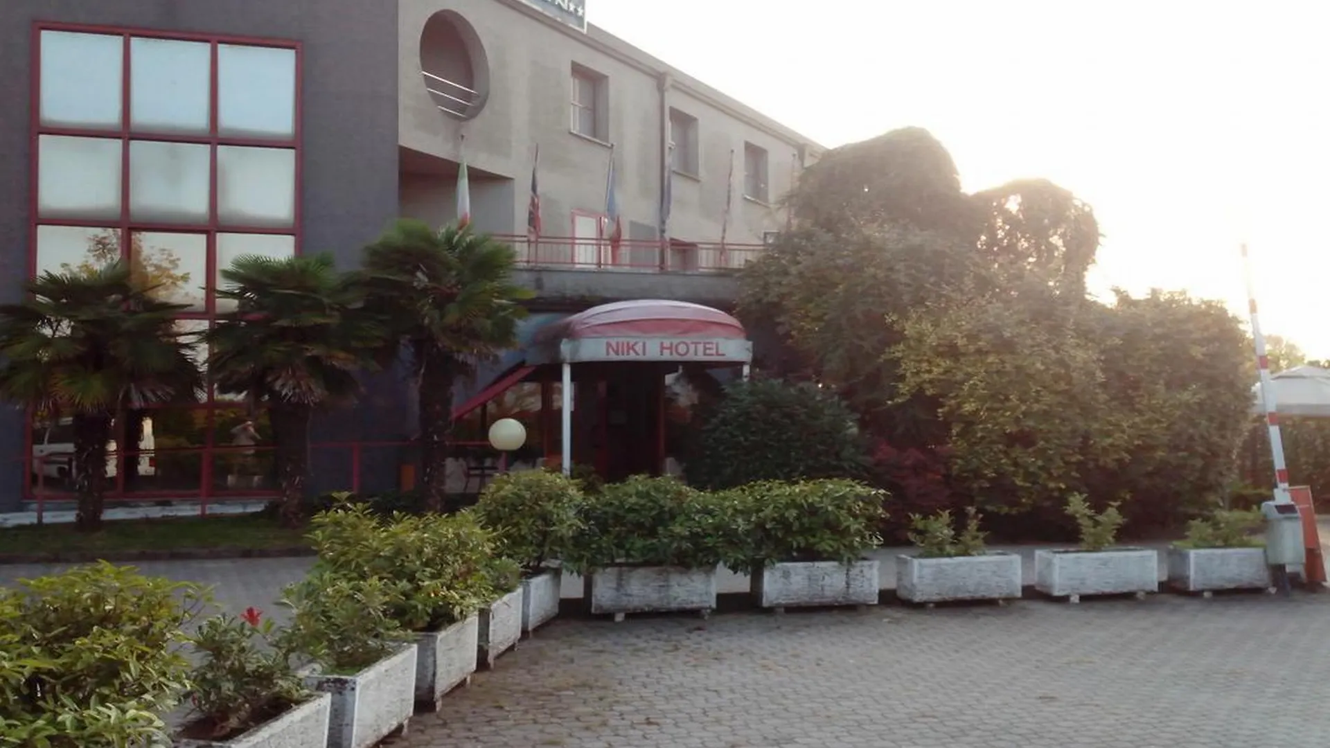 ***  Hotel Niki Tribiano Olaszország